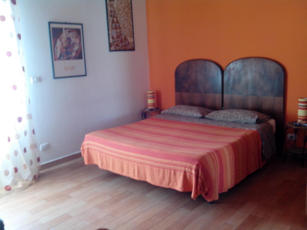 Bed&Breakfast La Casetta SantʼAlessio Siculo Стая снимка